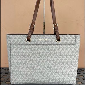 Michael Kors Jet Set Ready To Travel Tote